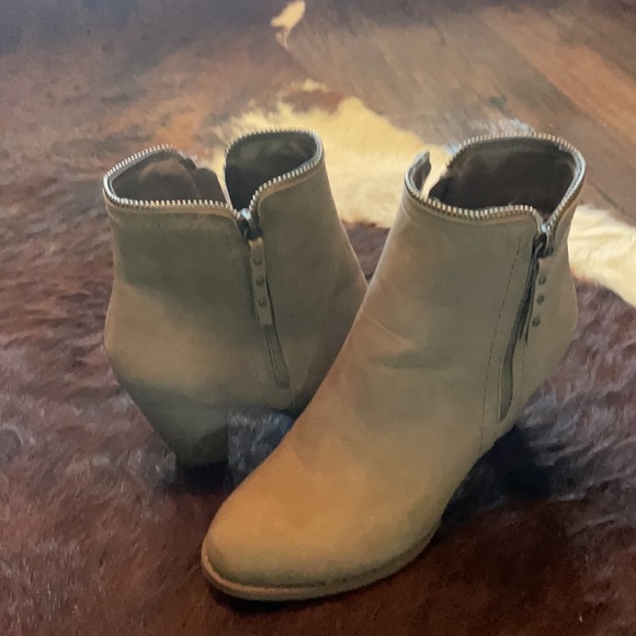 Beige booties in great shape - Picture 2 of 4